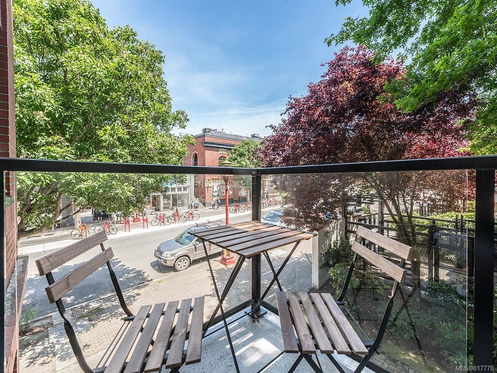 203-595 Pandora Ave