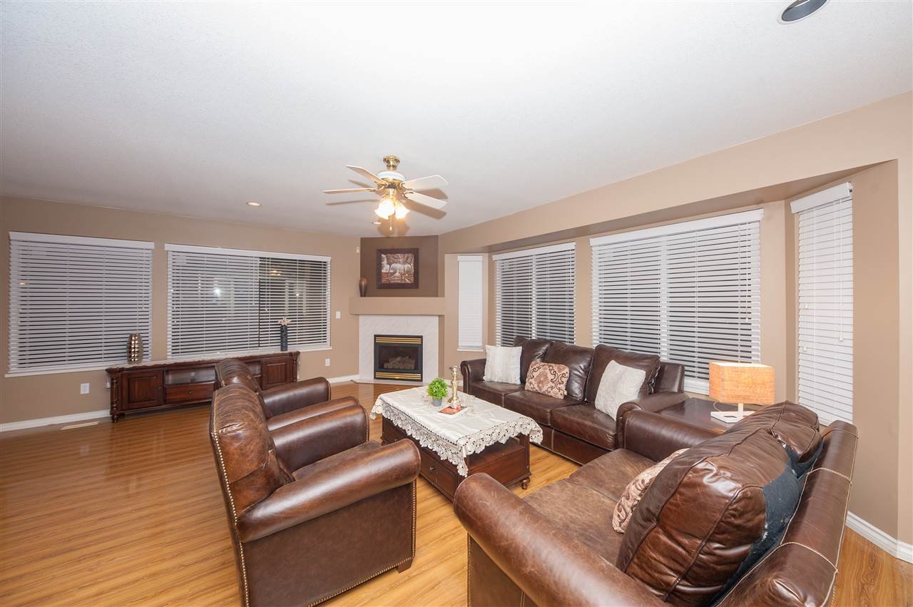 3329 Rosalie Ct