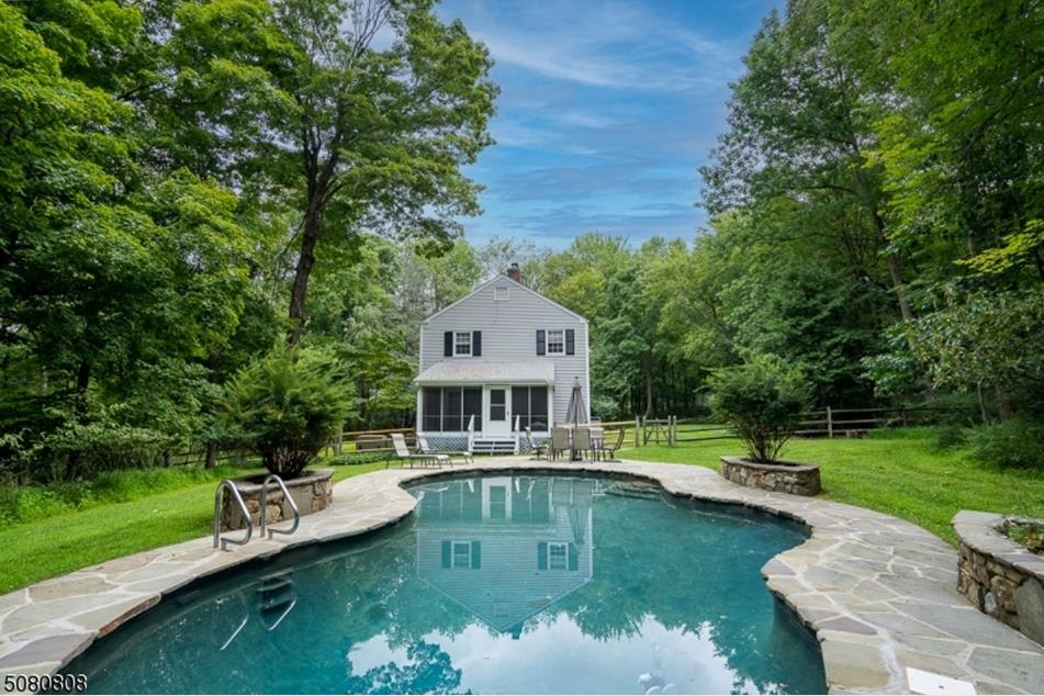 3 Dogwood Ln