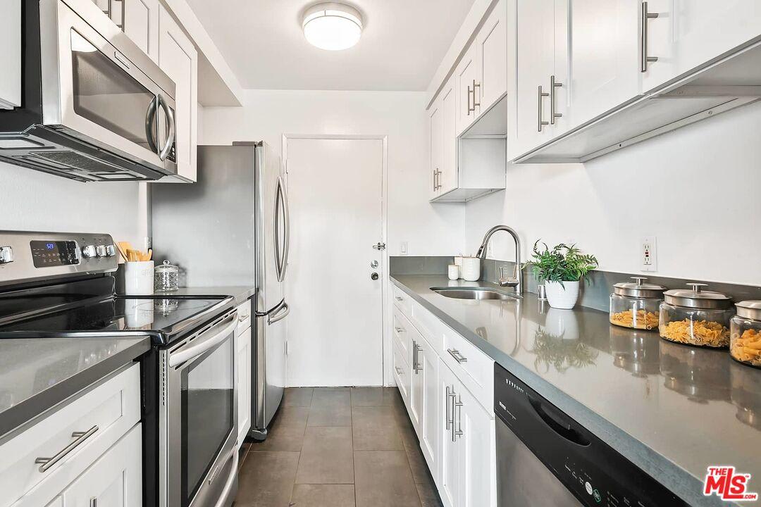 525 N SYCAMORE AVE Unit: 426