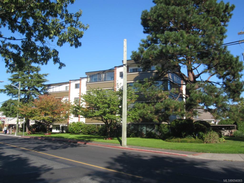 304-2535 Cadboro Bay Rd