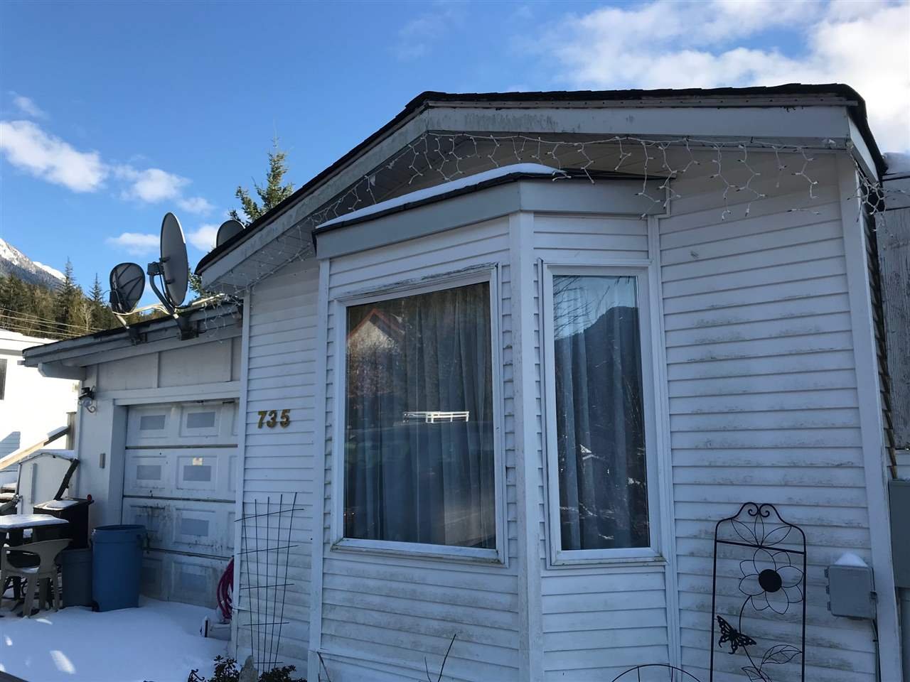 735 Upper Cres