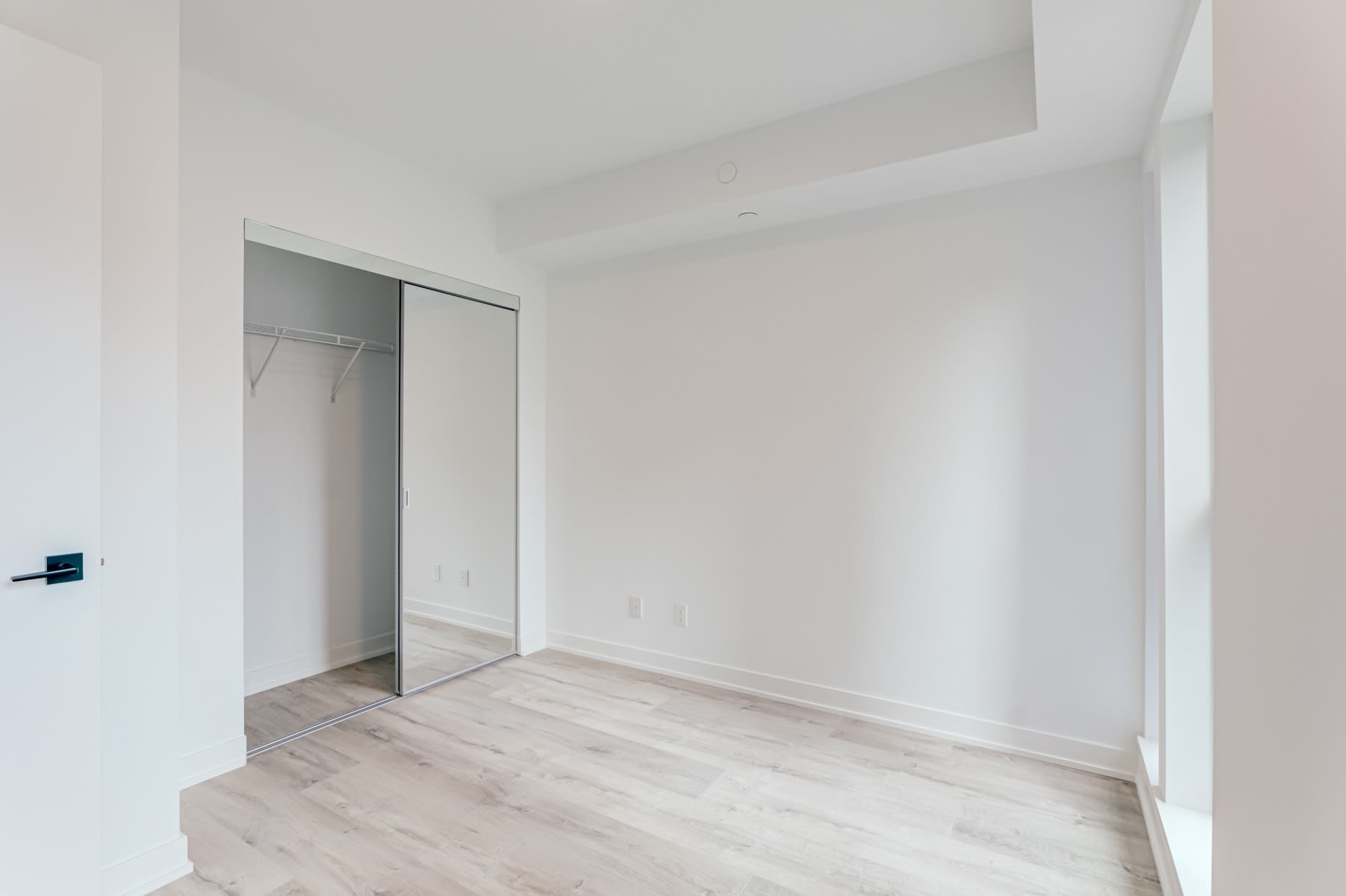 327 King St W Unit: 1101
