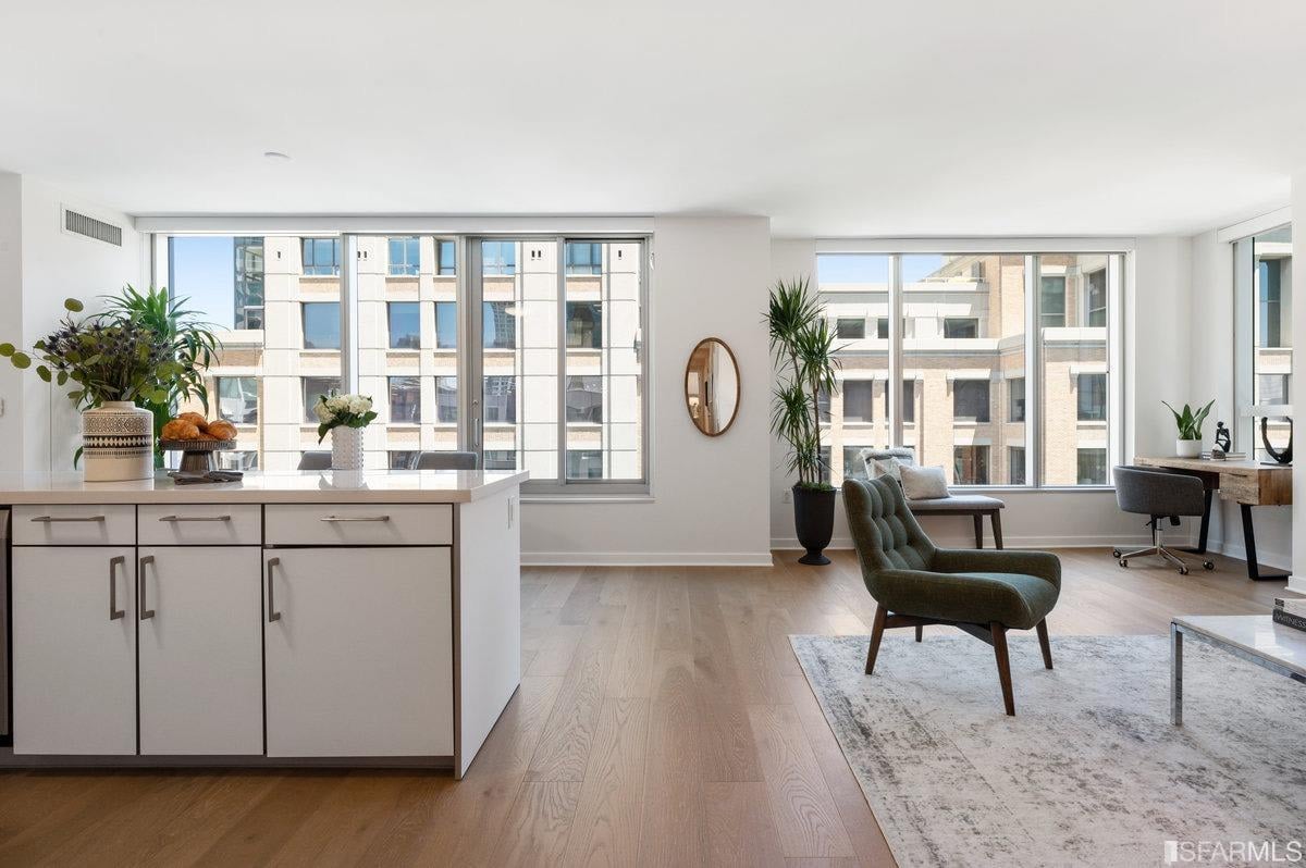 318 Spear St, #8A