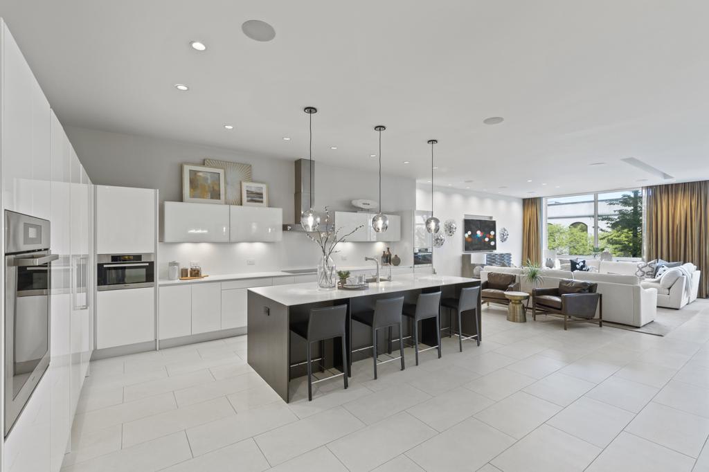4 Bedroom with Rooftop Located in the Heart of River North