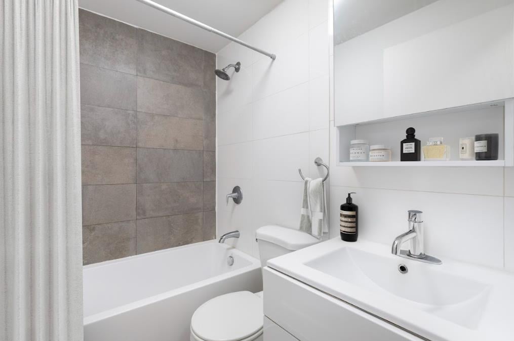 790 Madison Street, Apt 3-R