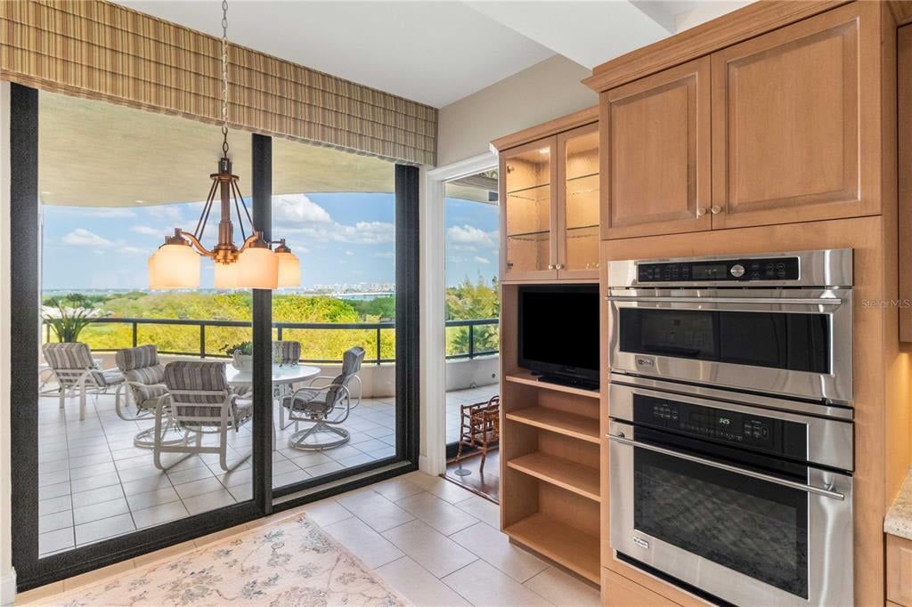 415 L Ambiance Dr, #C504