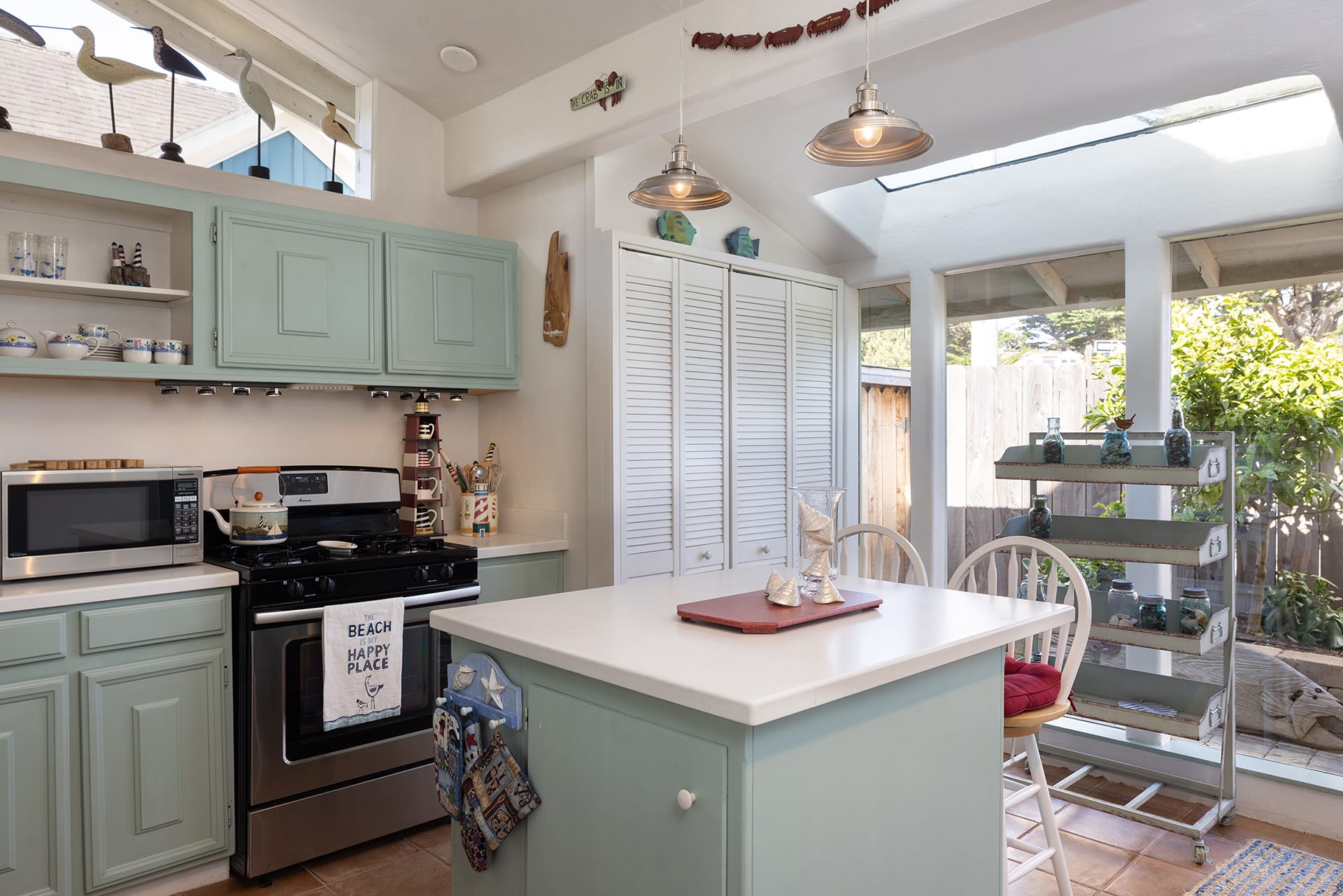 Timeless Victorian Cottage - 106 19th Street