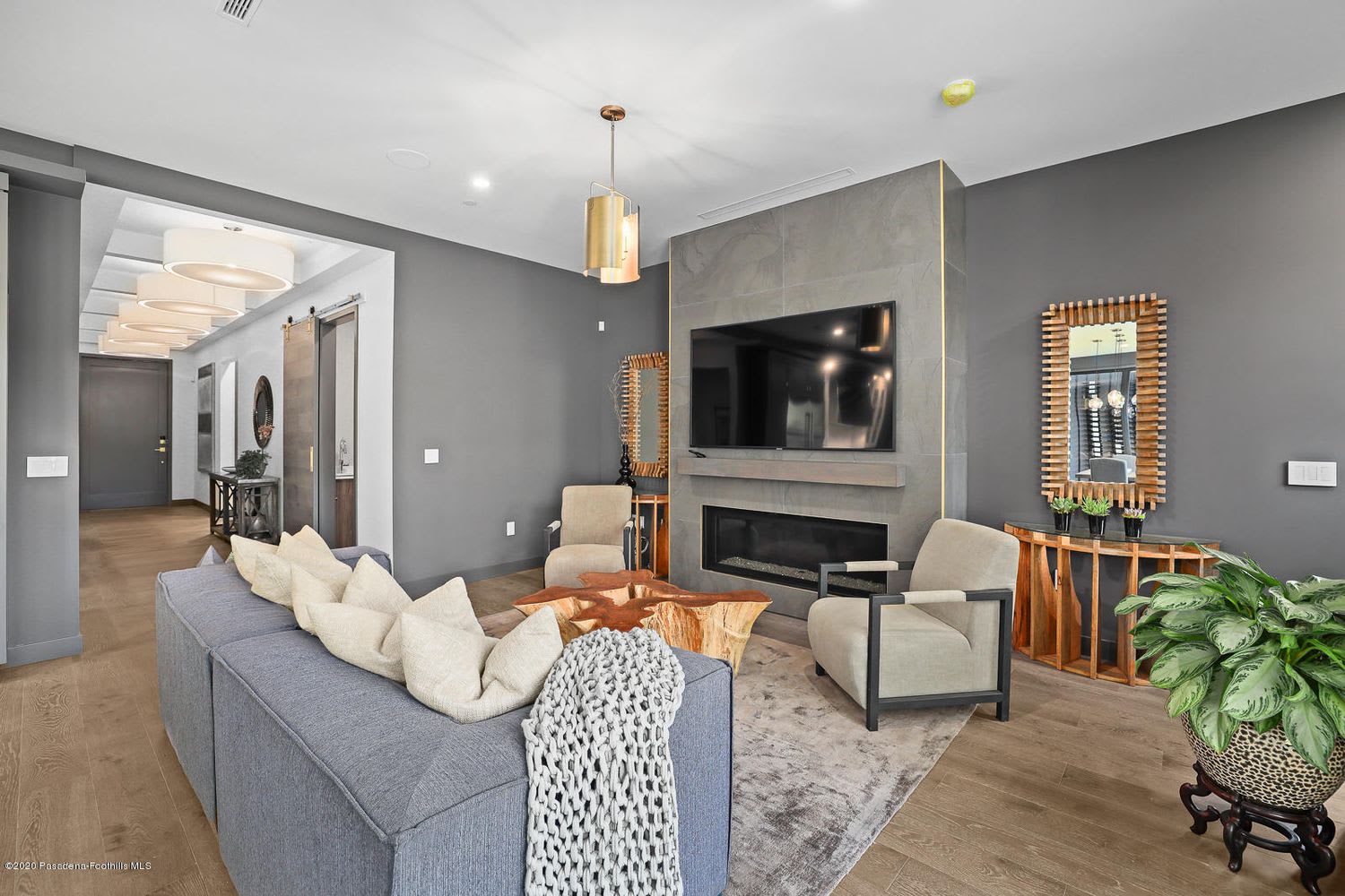 217 Lamour Dr