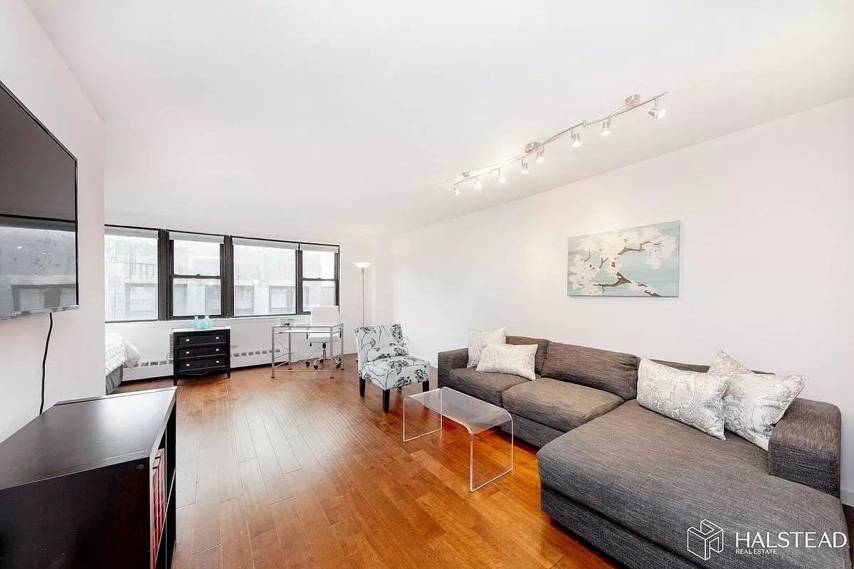 230 E 15th St, #8H