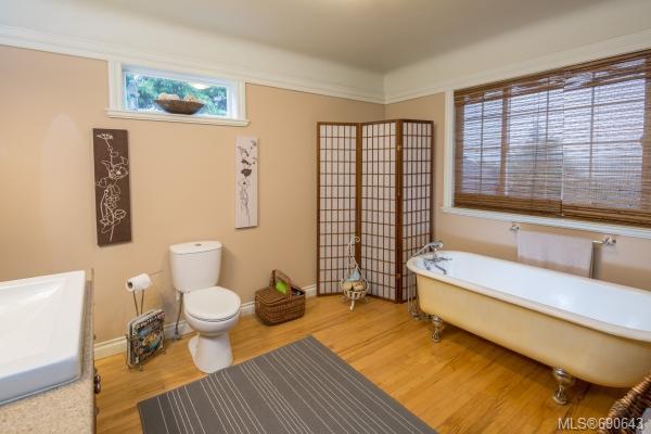 271 Cadillac Ave, Saanich