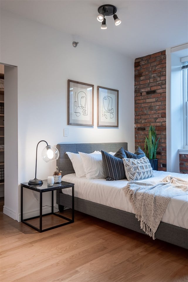 402-233 Abbott St