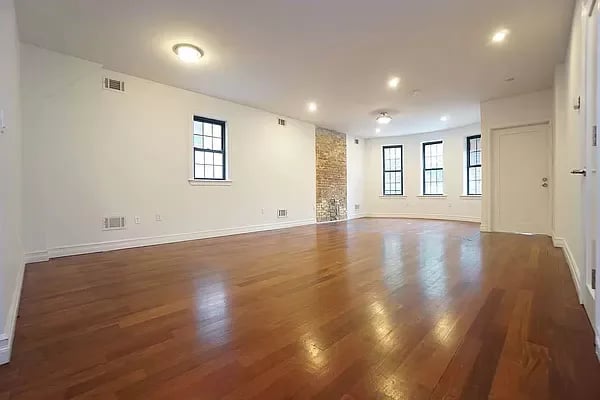 23 Charlotte Street Unit: 1