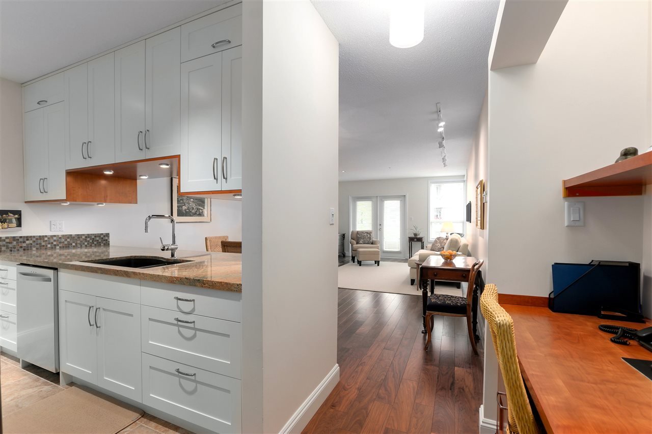 103-2202 Marine Dr