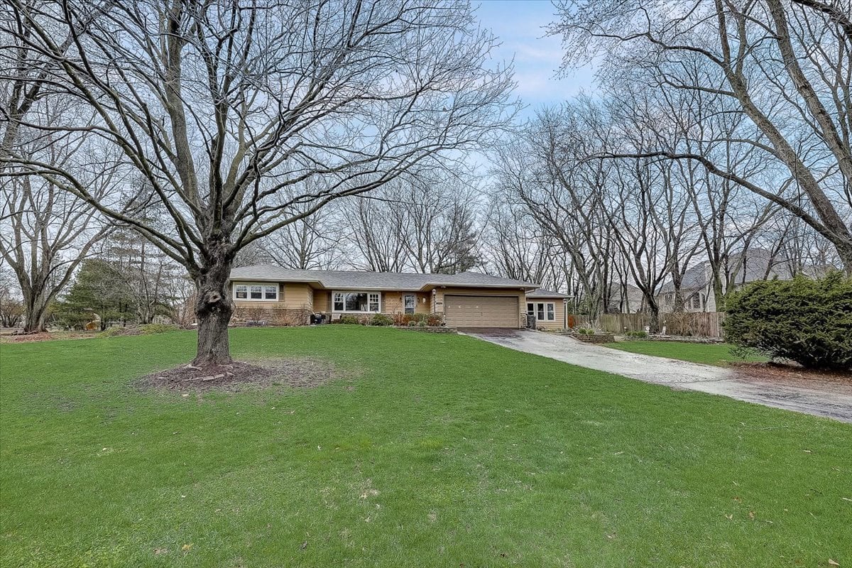38W010 Silver Glen Rd