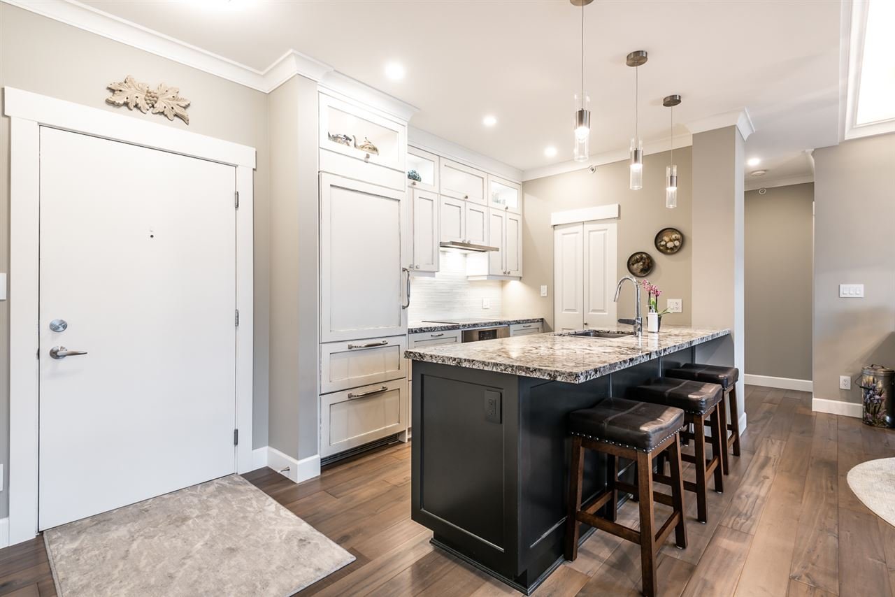 604-1211 Village Green Wy