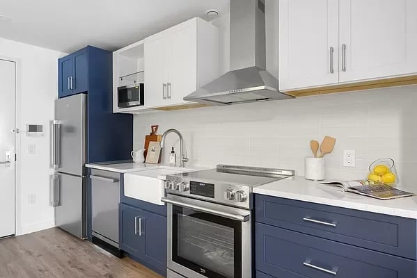 540 Graham Avenue Unit: 305