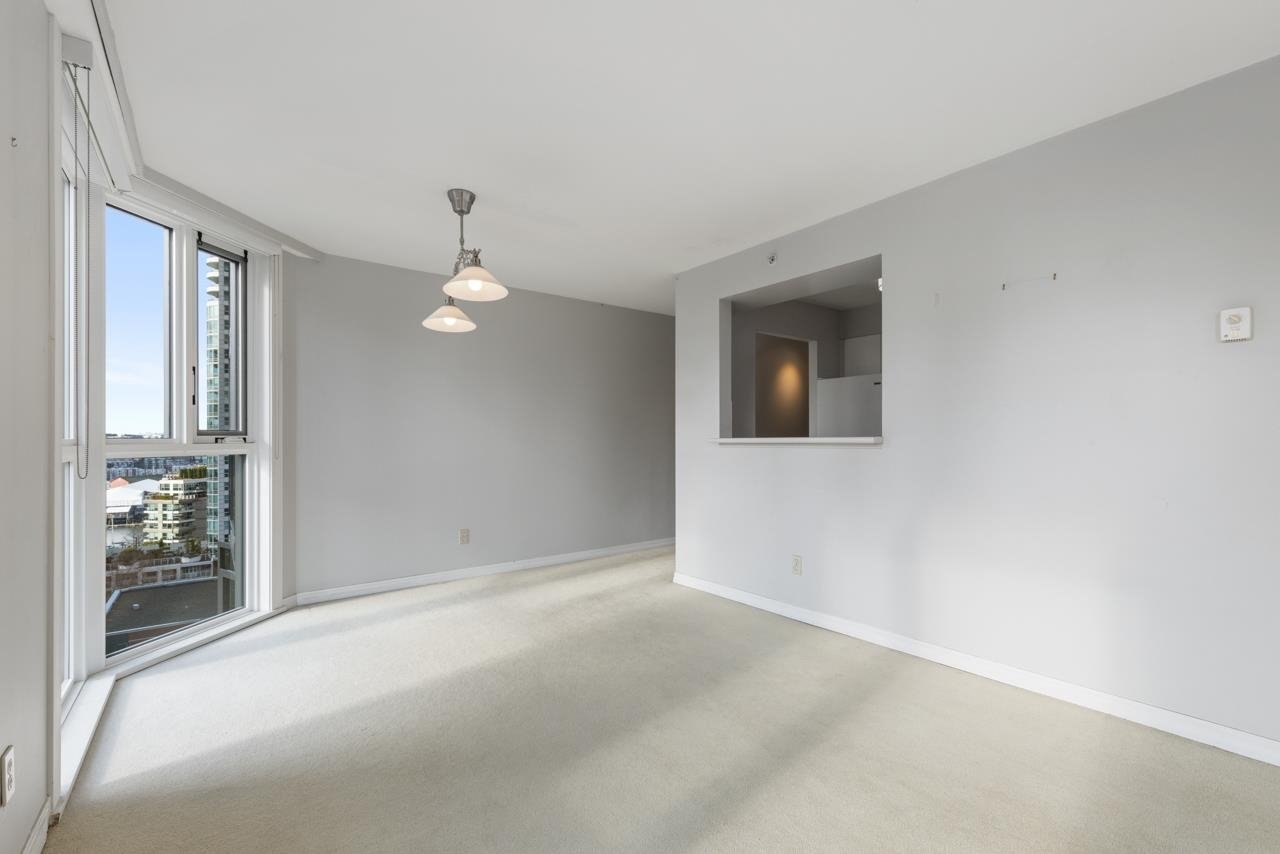 1003-888 Pacific St