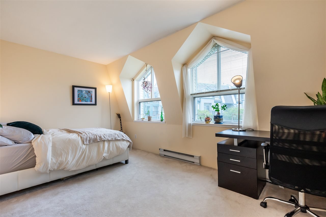 21-1215 Brunette Ave