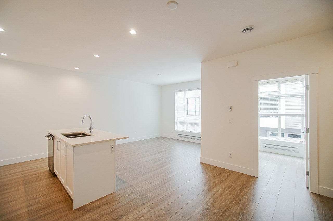 64-16433 19 Ave