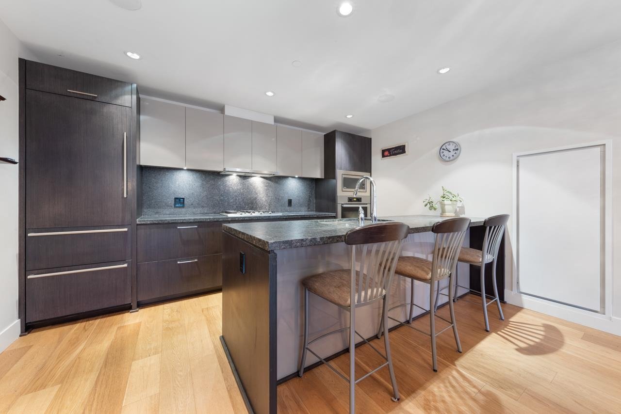 504-866 Arthur Erickson Pl