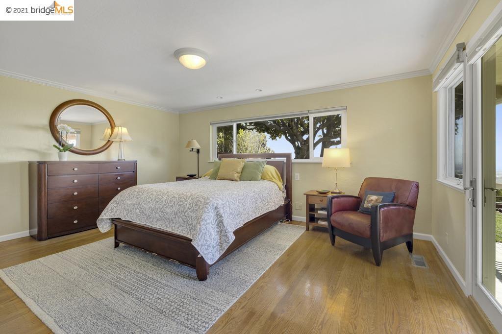 1863 Lakeview Ct