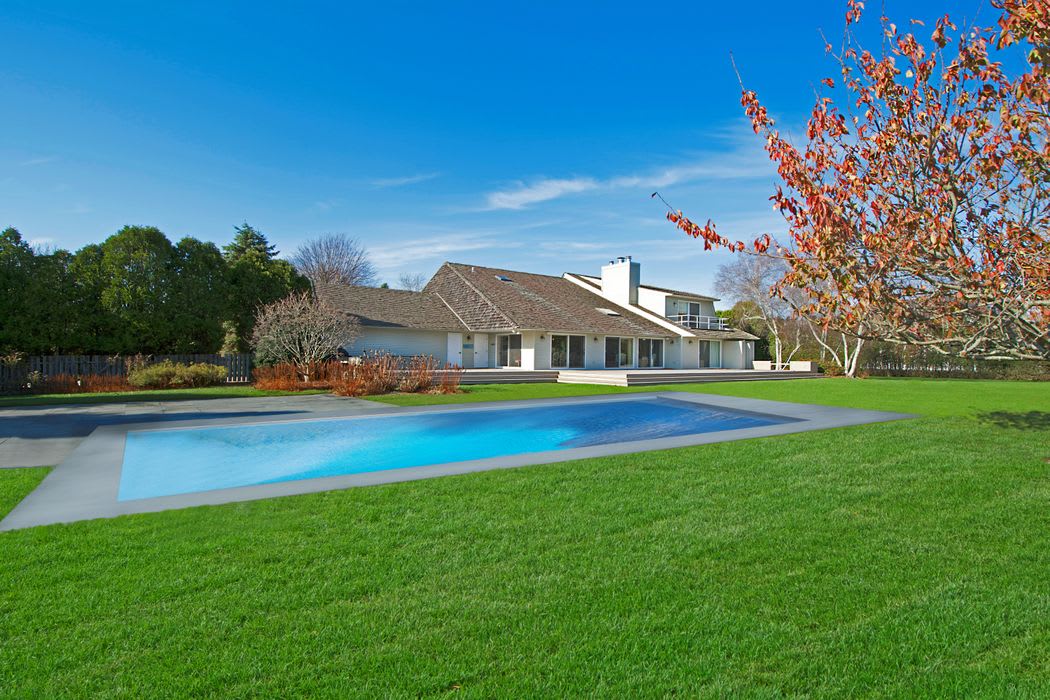 Pheasant Close East with Pool & Tennis