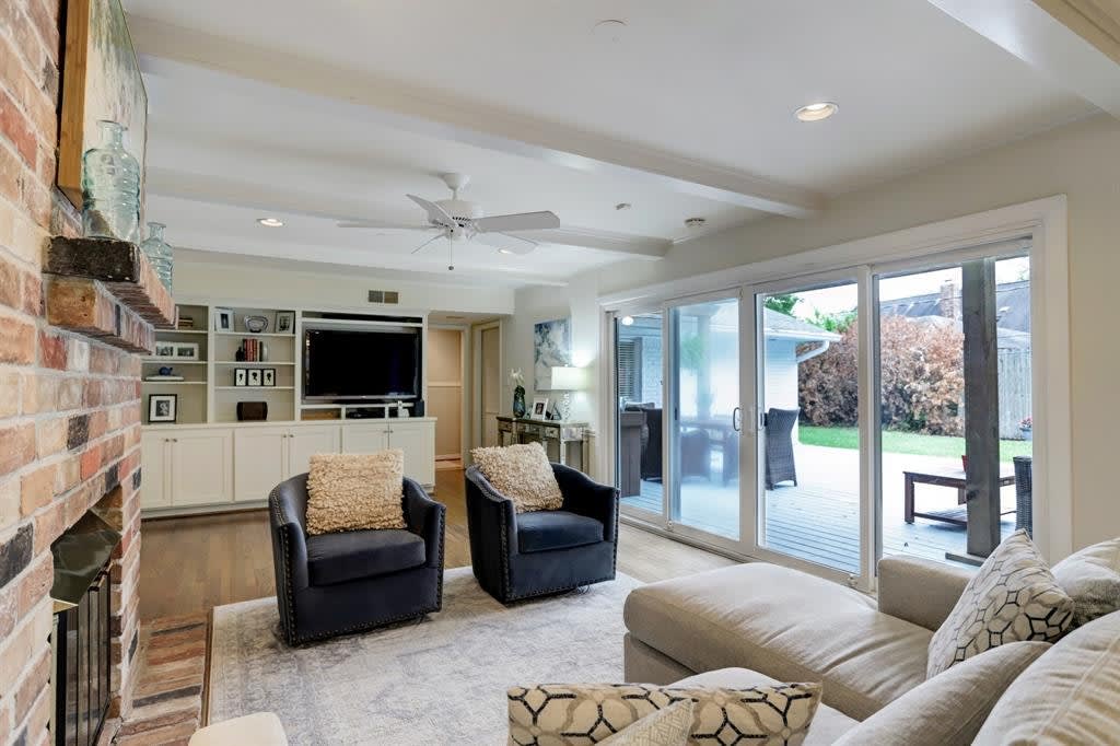 7819 Fairdale Ln