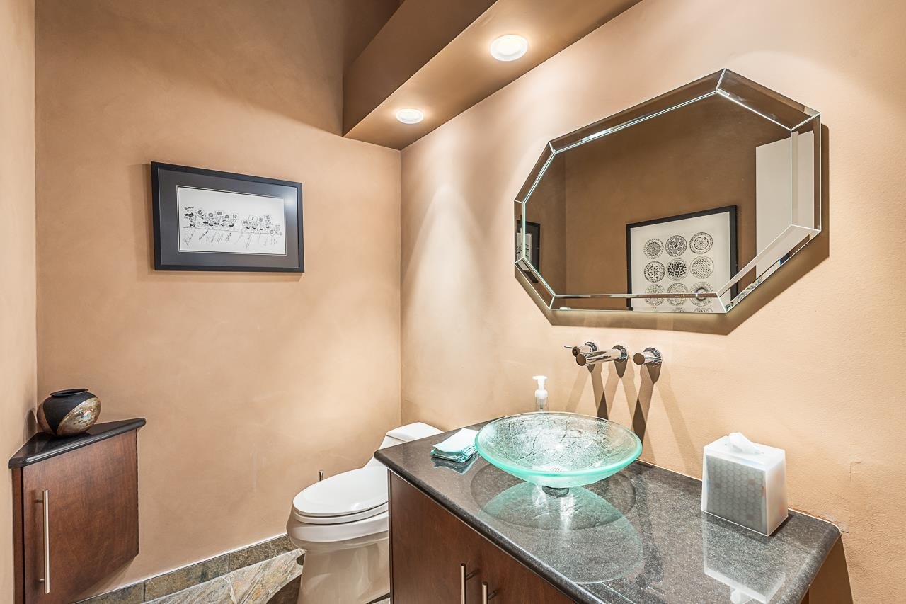 2343 Bellevue Ave