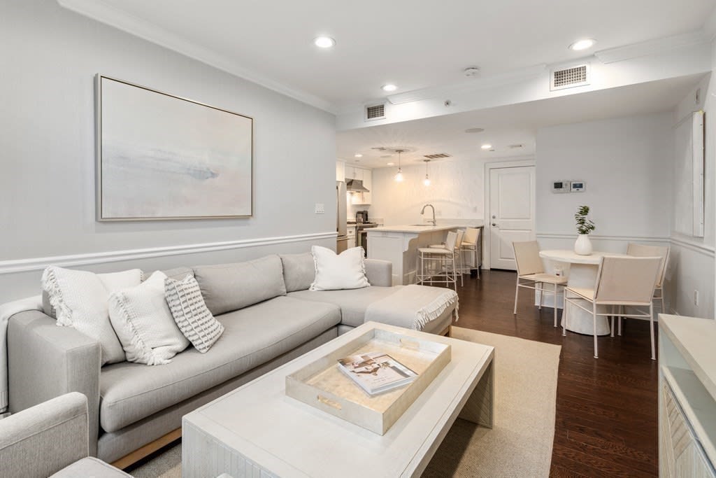 616 E 4th St, Unit 205