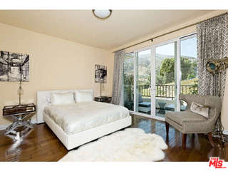23963 De Ville Way