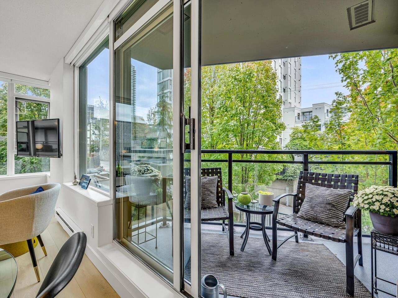 301-1650 W 7th Ave