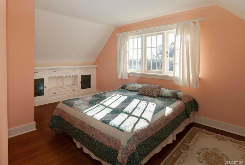 3015 Uplands Rd