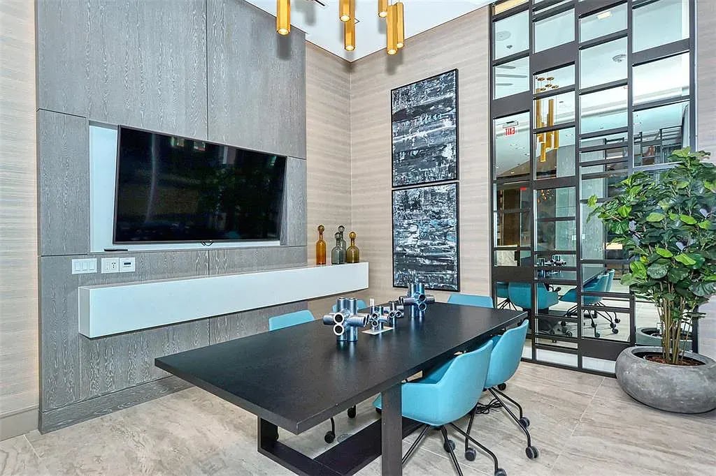 111 S Pineapple Ave #507