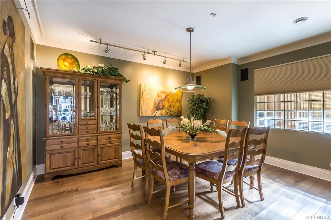 303-5332 Sayward Hill Cres
