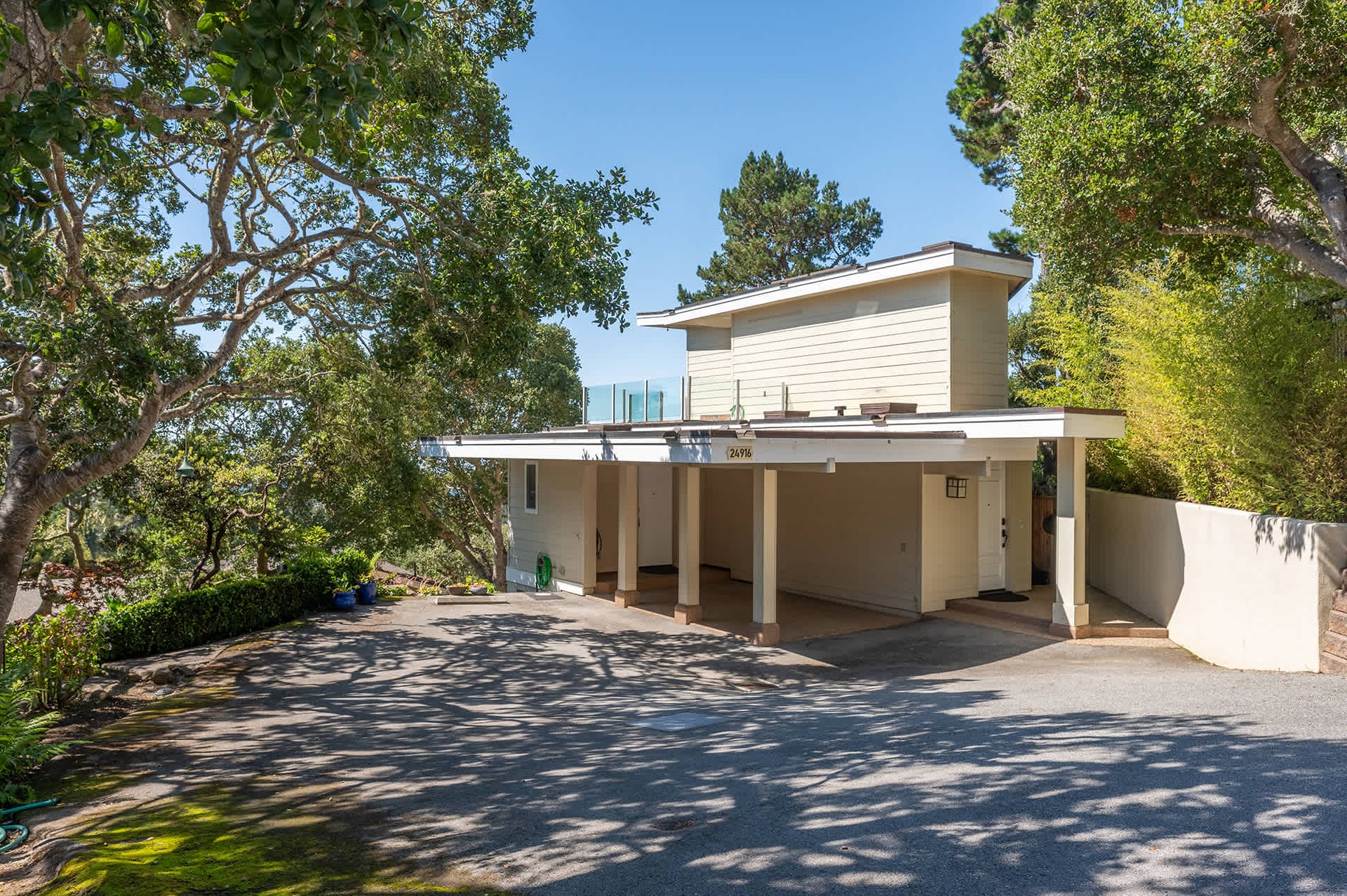 Sweeping Ocean Views - 24916 Lincoln Street