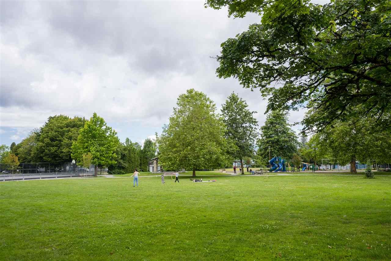 403-4550 Fraser St