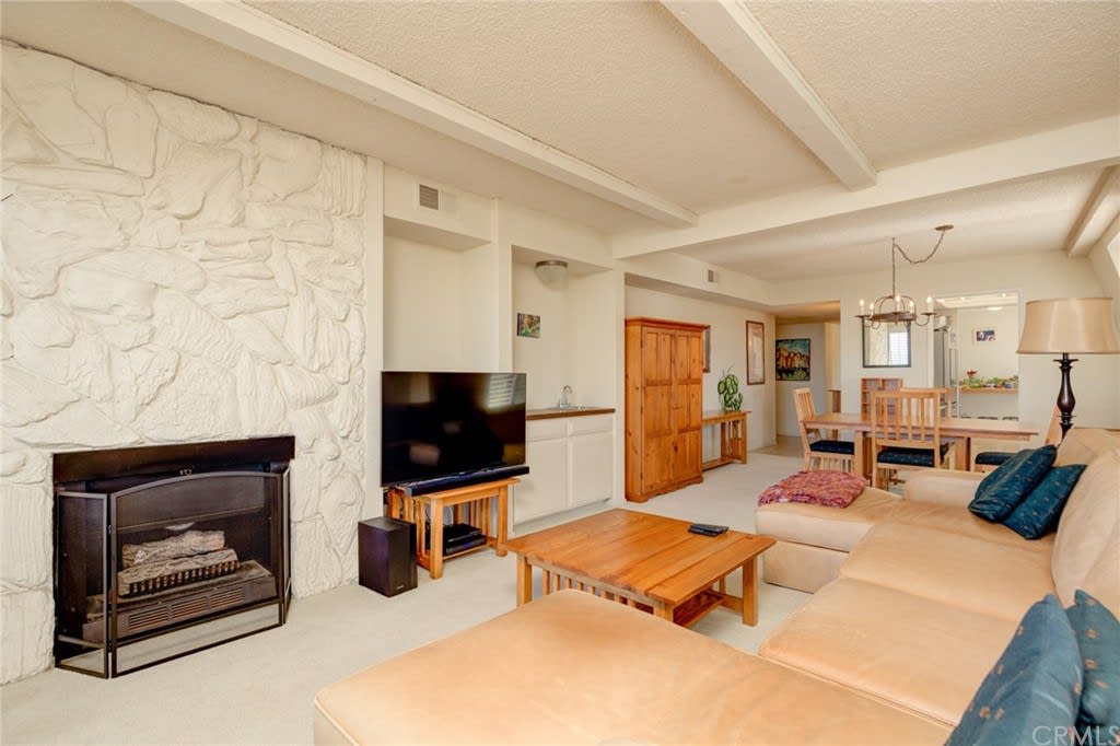 2357 Palos Verdes Drive W Unit: 7