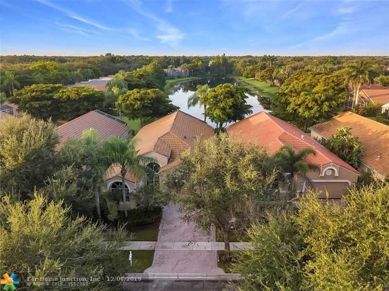 10053 Diamond Lake Dr