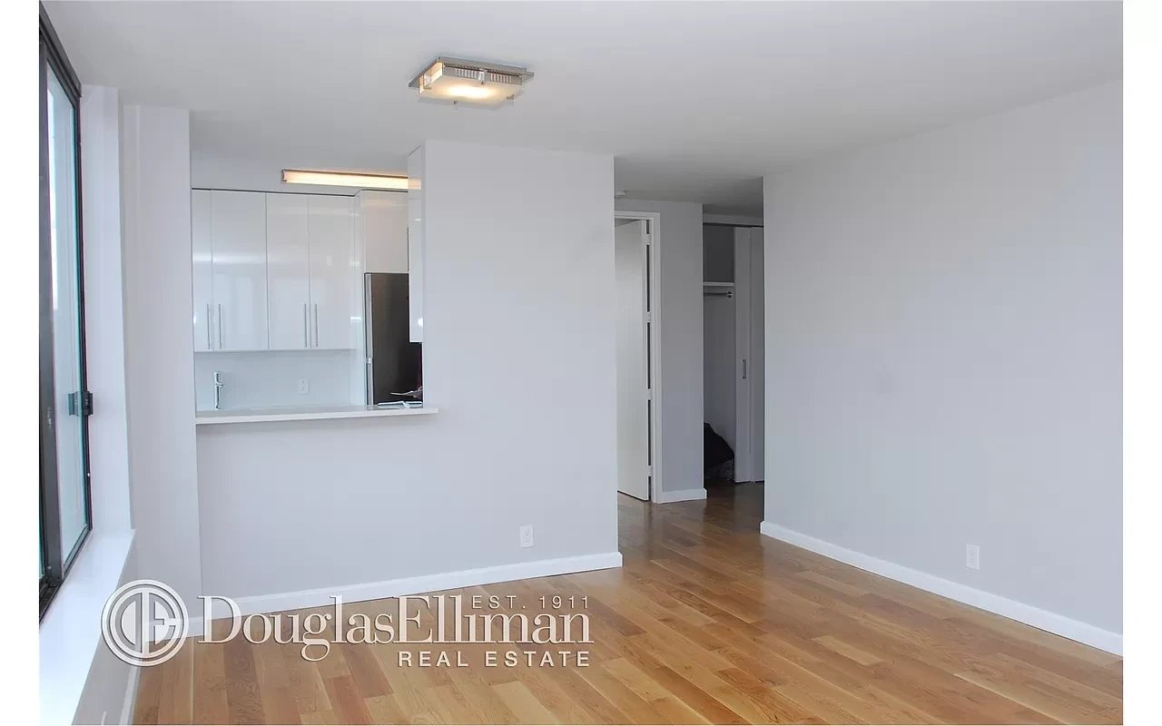 300 East 93rd Street Unit: 40D