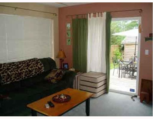 1028 Edgewater Cres
