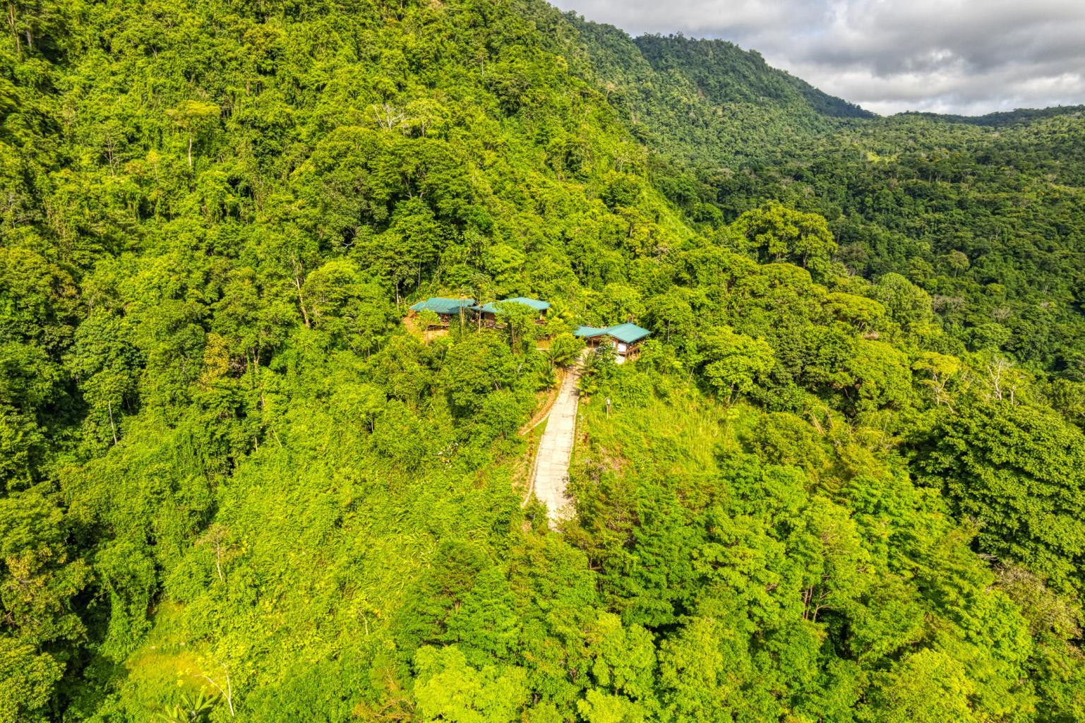 Exceptional Retreat Center on 62 Acre in Tinamastes