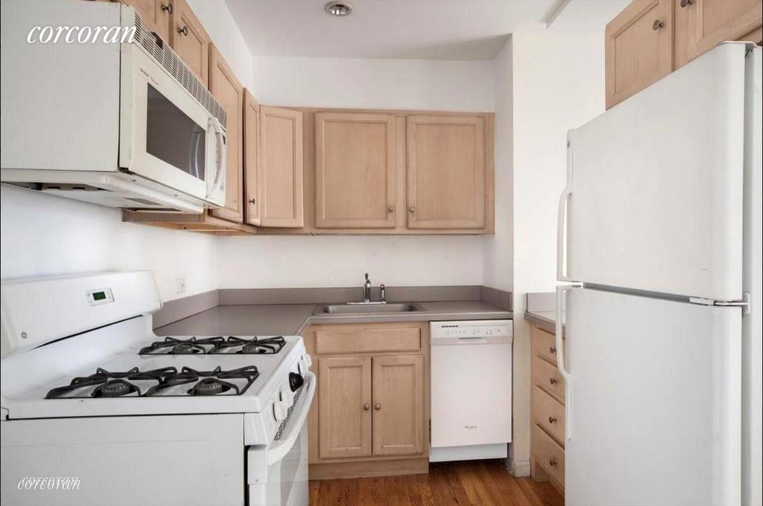 754 E 6th St, #6C