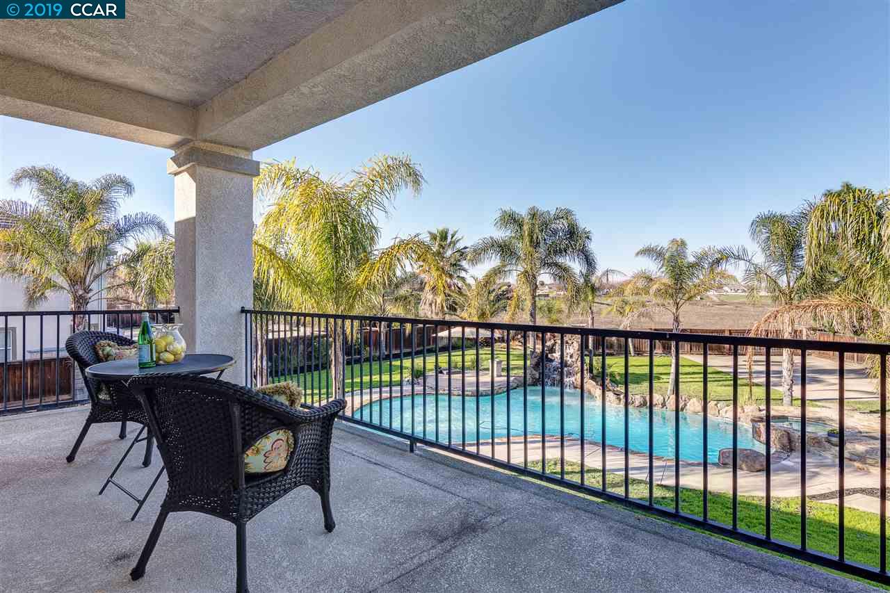 1449 Pinegrove Way