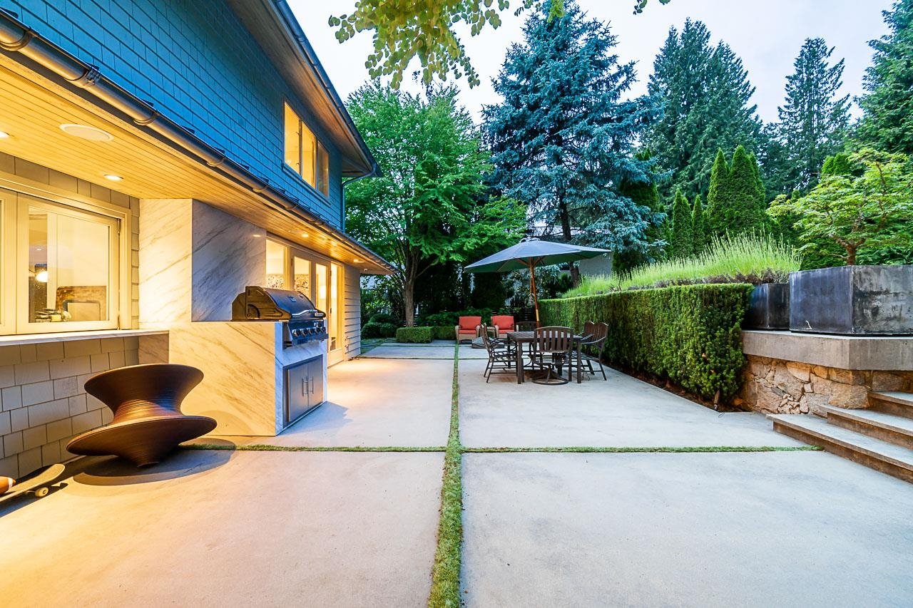 2920 Altamont Cres