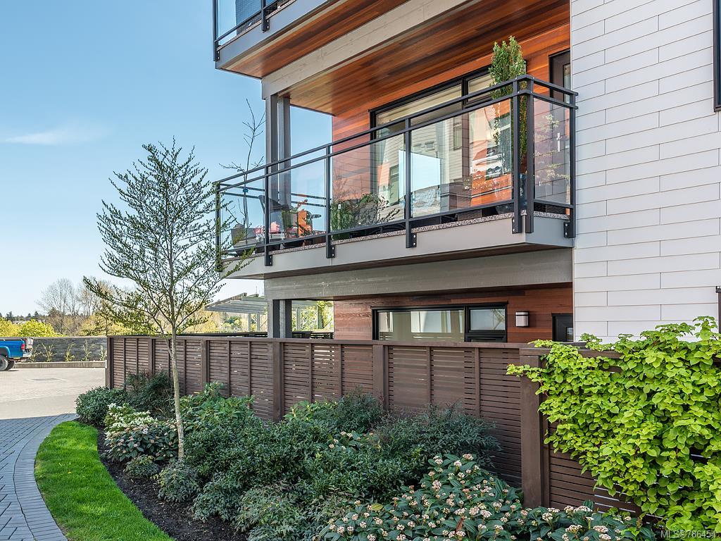 203-3811 Rowland Ave, Saanich