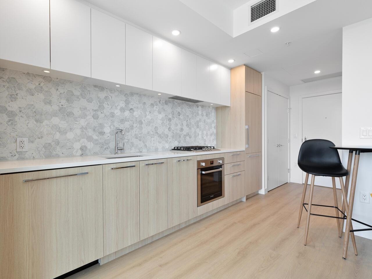303-2425 Alpha Ave