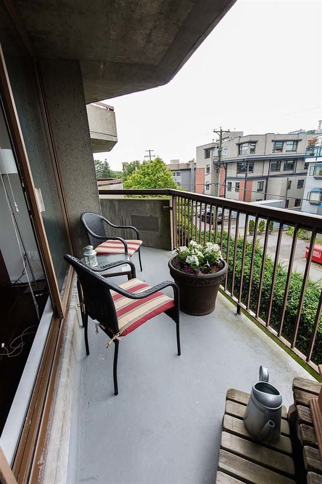 302-2445 W 3rd Avenue, Vancouver
