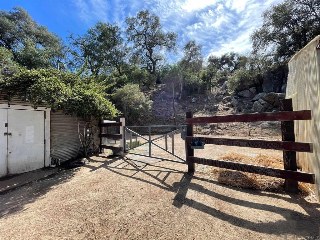 1027 S Live Oak Park Dr