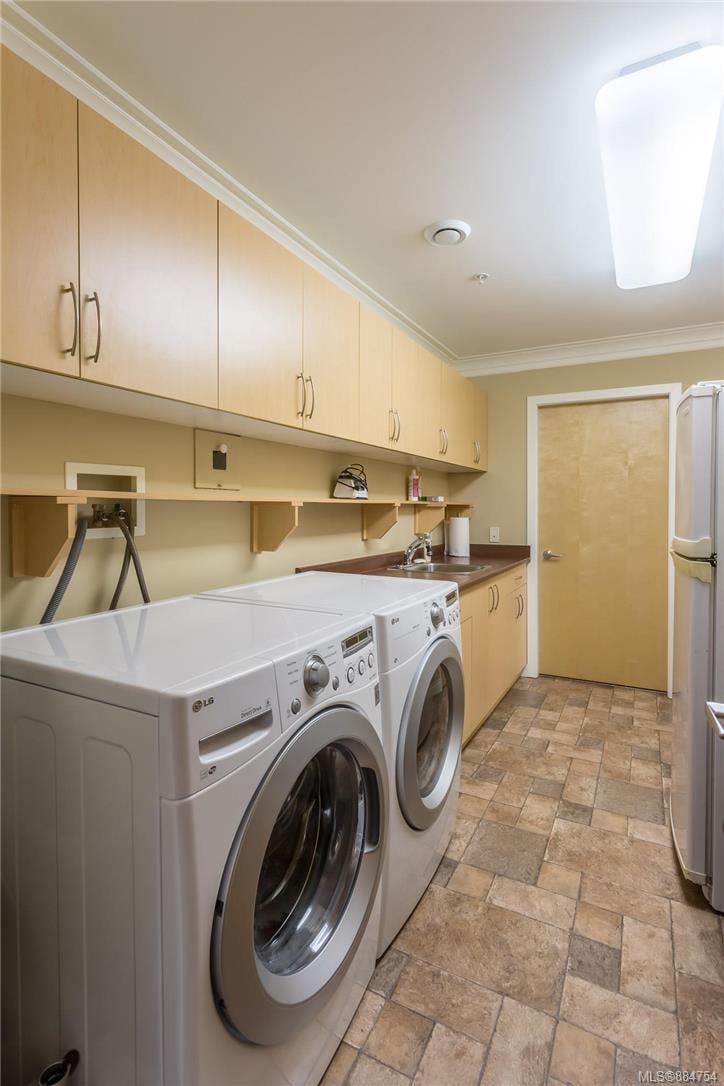 303-5332 Sayward Hill Cres